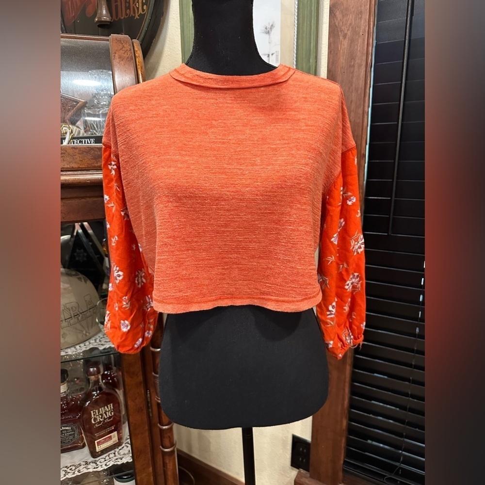 Wonderly Orange Long Sleeve Crop Top EUC